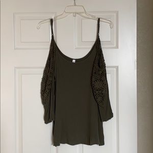 Cold shoulder with arm detail